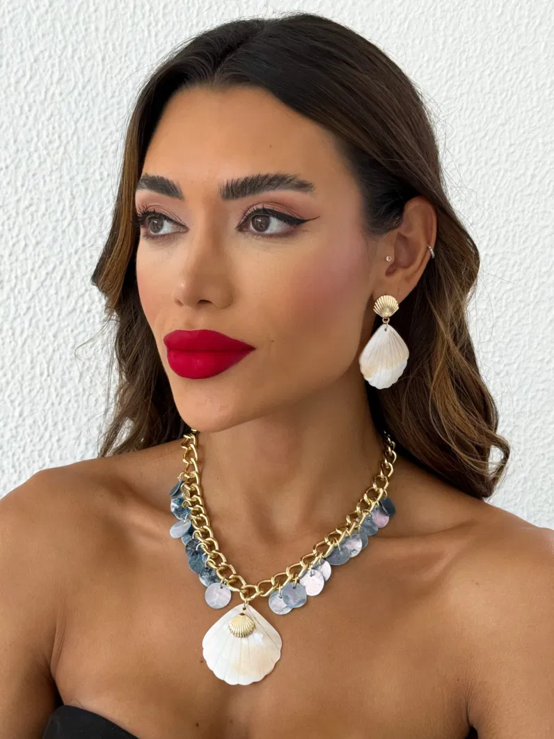 Conjunto Colar e Brinco Folheado a Ouro 18k Concha Resinada