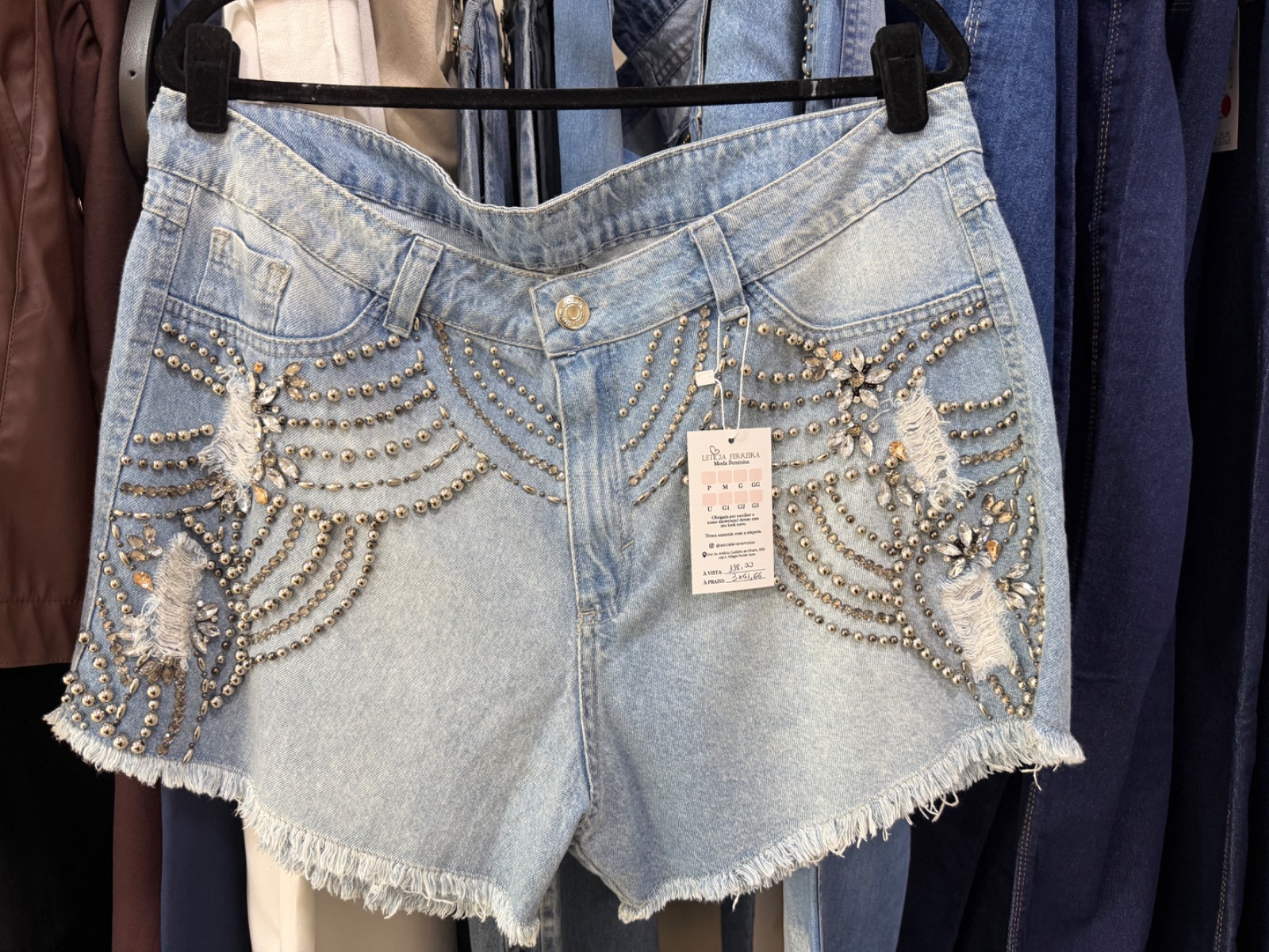 Short jeans com bordado — foto 2 de 2
